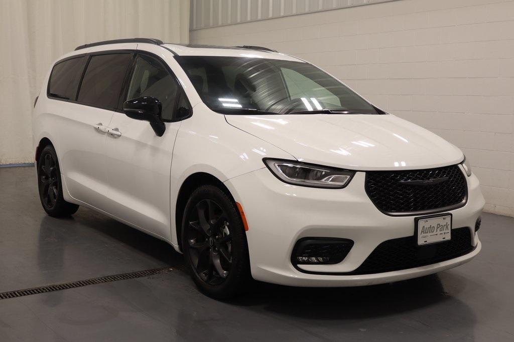 used 2025 Chrysler Pacifica car, priced at $34,995