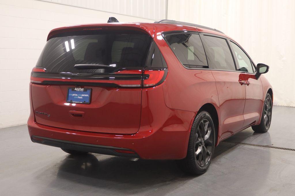 new 2026 Chrysler Pacifica car, priced at $40,515
