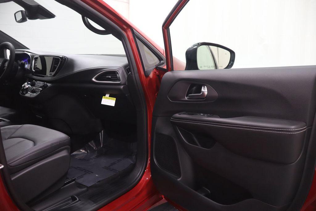 new 2026 Chrysler Pacifica car, priced at $40,515