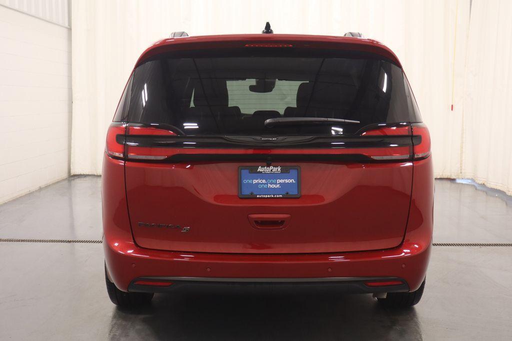 new 2026 Chrysler Pacifica car, priced at $40,515