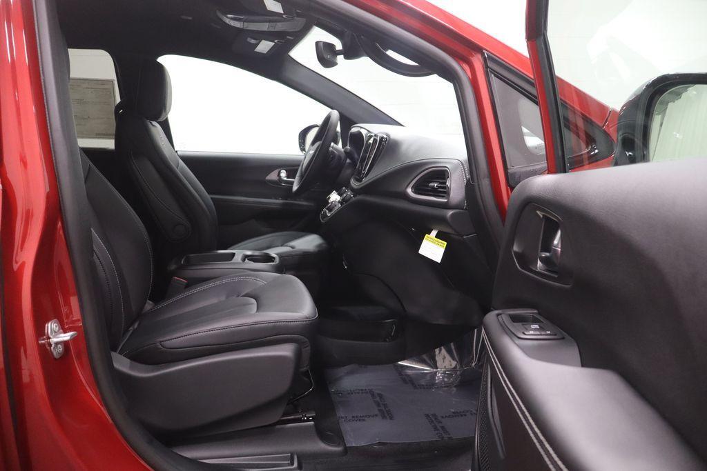 new 2026 Chrysler Pacifica car, priced at $40,515