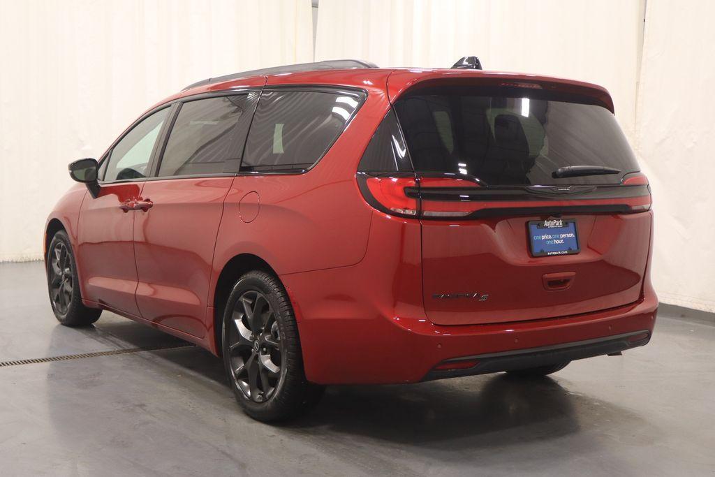 new 2026 Chrysler Pacifica car, priced at $40,515
