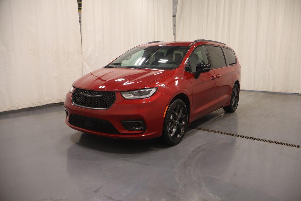 new 2026 Chrysler Pacifica car, priced at $40,515