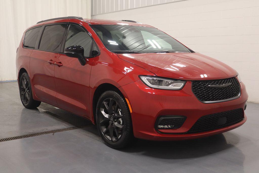 new 2026 Chrysler Pacifica car, priced at $40,515