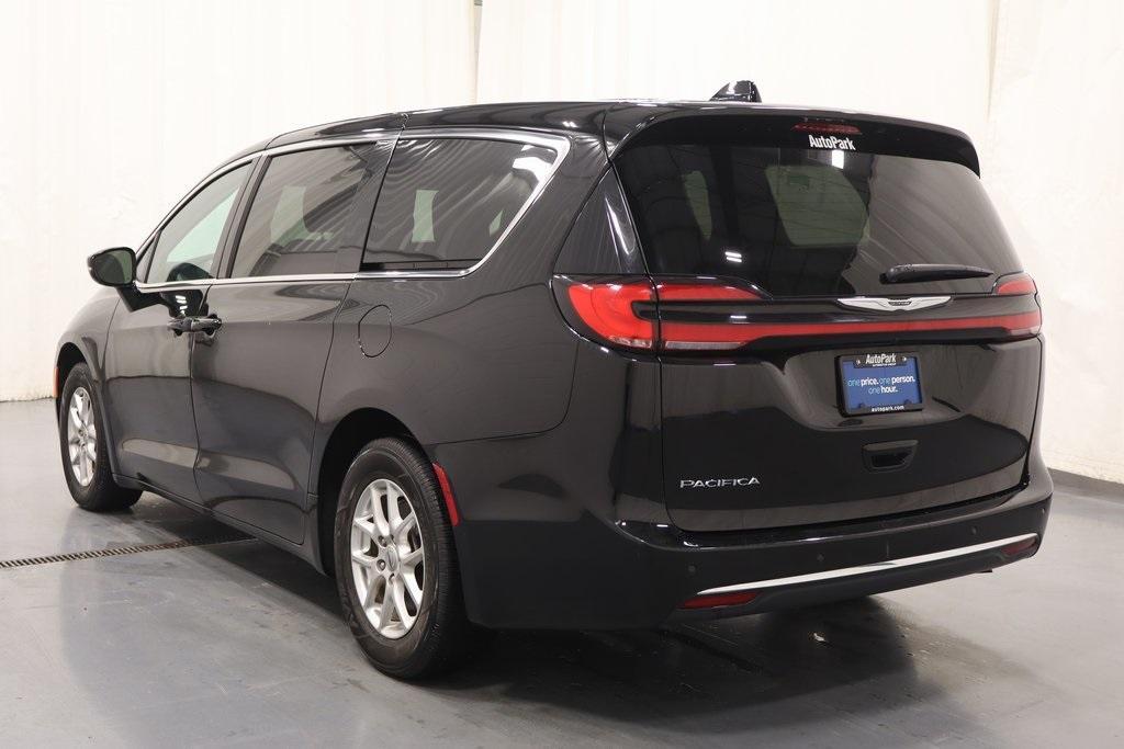 used 2025 Chrysler Pacifica car, priced at $29,595