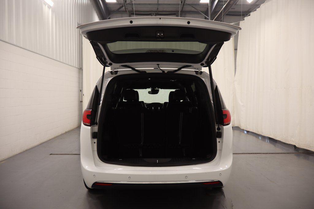 used 2025 Chrysler Pacifica car, priced at $28,995