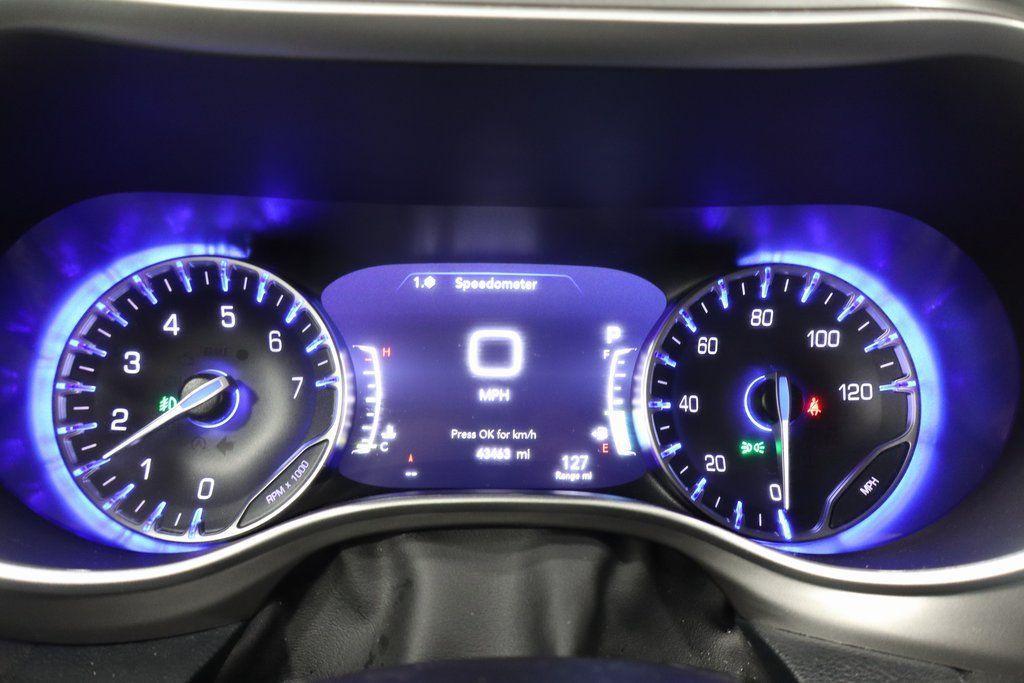 used 2025 Chrysler Pacifica car, priced at $28,995