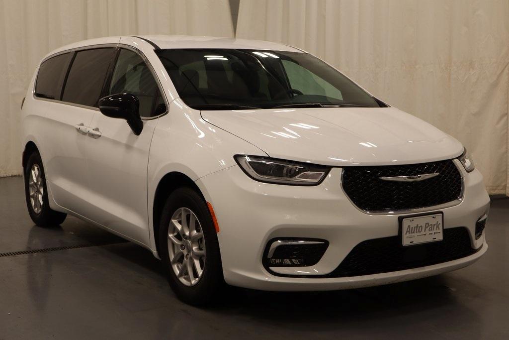 used 2025 Chrysler Pacifica car, priced at $29,595