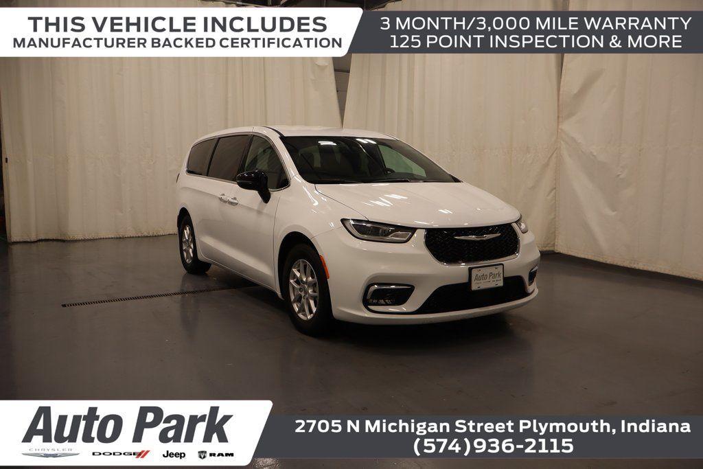 used 2025 Chrysler Pacifica car, priced at $28,995