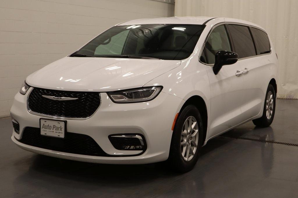 used 2025 Chrysler Pacifica car, priced at $29,595