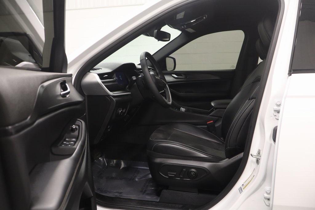 used 2023 Jeep Grand Cherokee car, priced at $31,595