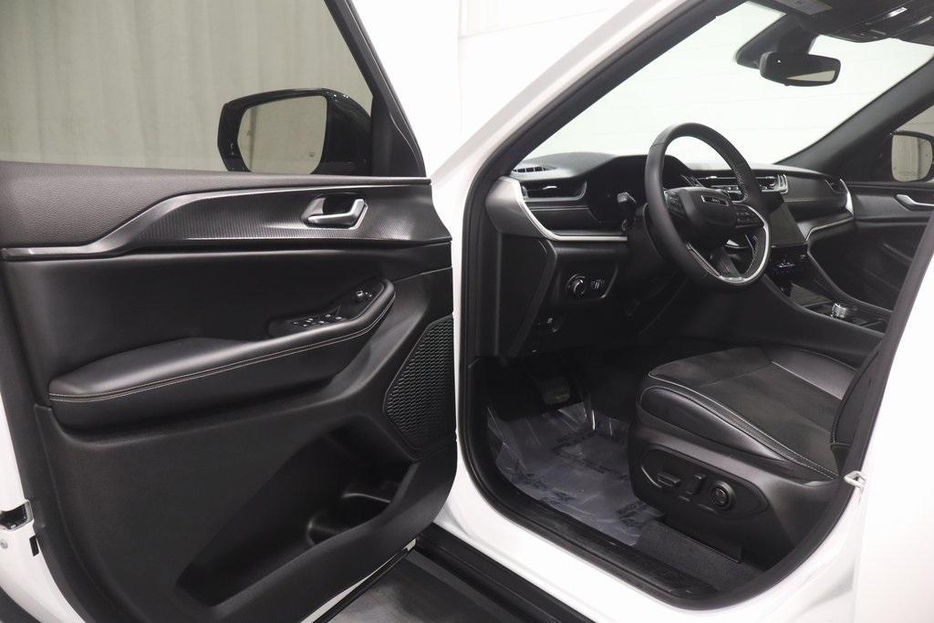 used 2023 Jeep Grand Cherokee car, priced at $31,595