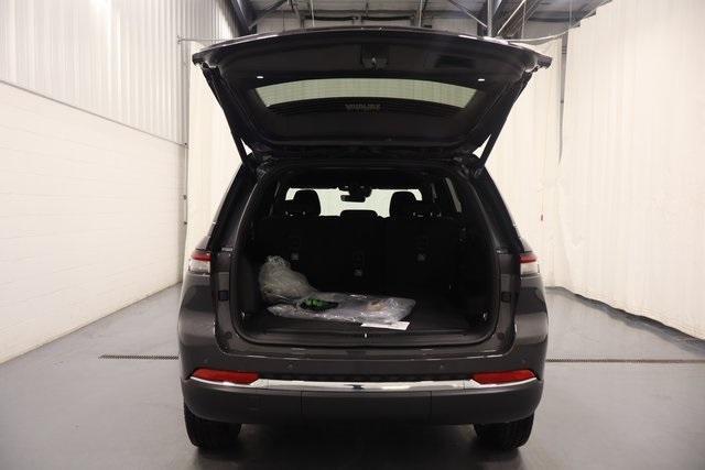 new 2025 Jeep Grand Cherokee car, priced at $33,000
