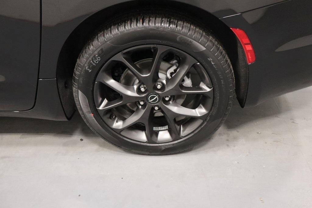 new 2026 Chrysler Pacifica car, priced at $41,684