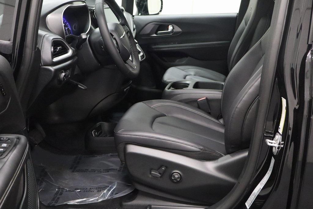 new 2026 Chrysler Pacifica car, priced at $41,684