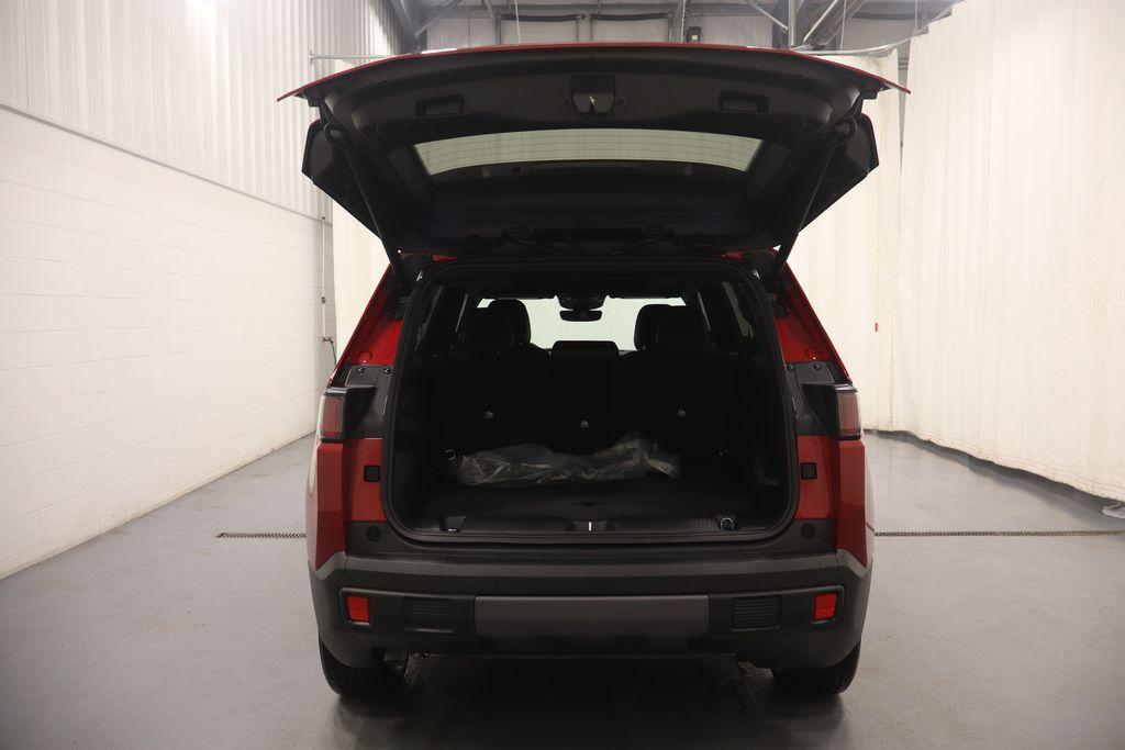 new 2026 Jeep Cherokee car, priced at $39,125