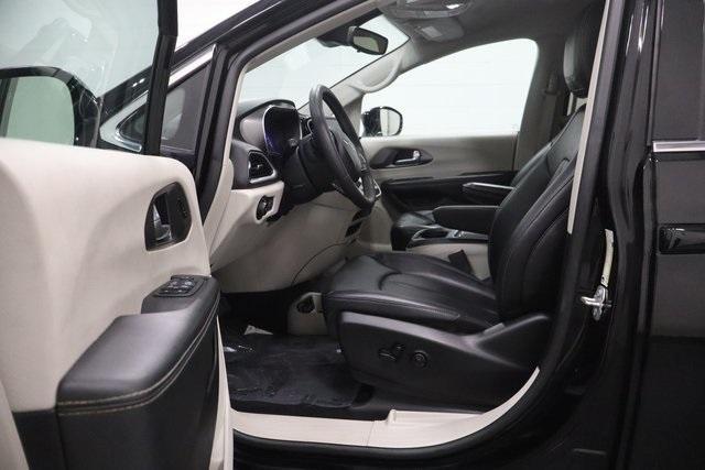 used 2024 Chrysler Pacifica car, priced at $28,995