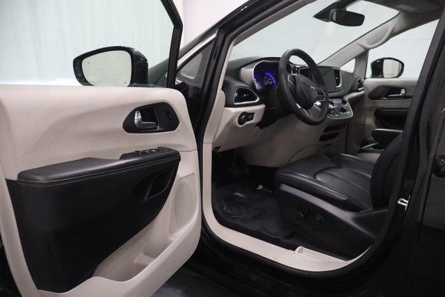 used 2024 Chrysler Pacifica car, priced at $28,995