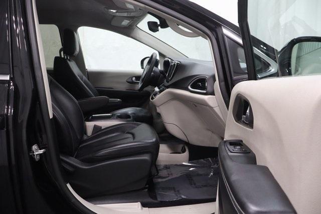 used 2024 Chrysler Pacifica car, priced at $28,995