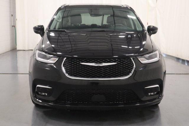 used 2024 Chrysler Pacifica car, priced at $28,995