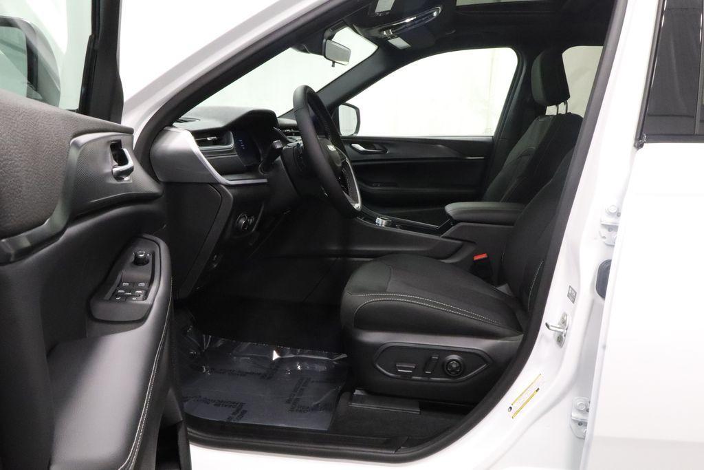new 2026 Jeep Grand Cherokee car, priced at $40,897