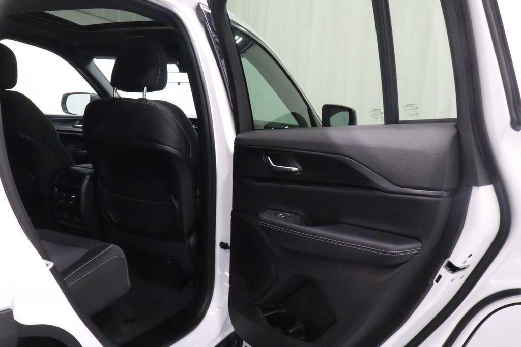 new 2026 Jeep Grand Cherokee car, priced at $40,897