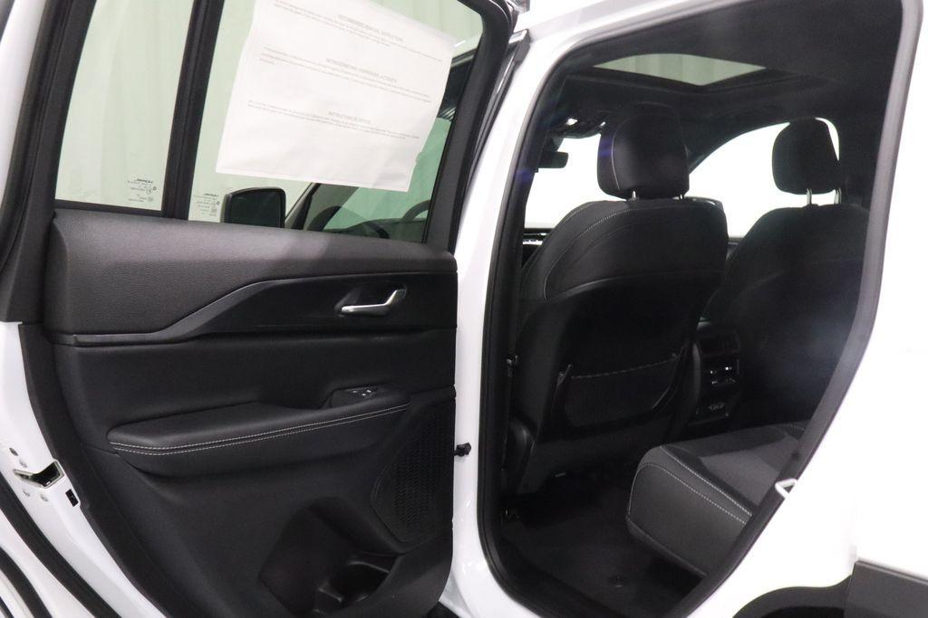 new 2026 Jeep Grand Cherokee car, priced at $40,897