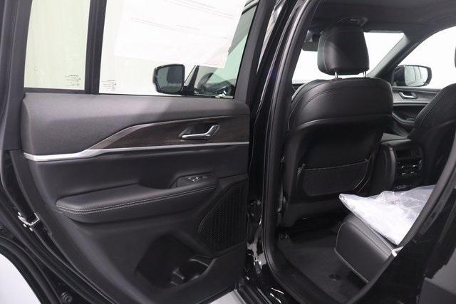 new 2025 Jeep Grand Cherokee car, priced at $42,182