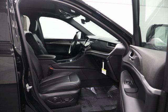 new 2025 Jeep Grand Cherokee car, priced at $42,182