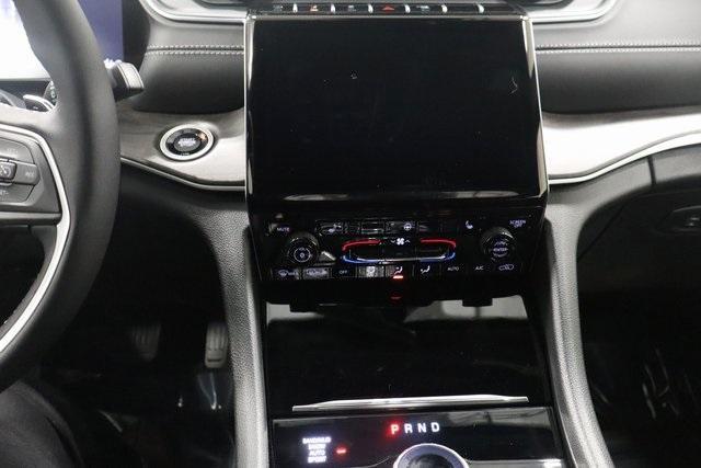 new 2025 Jeep Grand Cherokee car, priced at $42,182