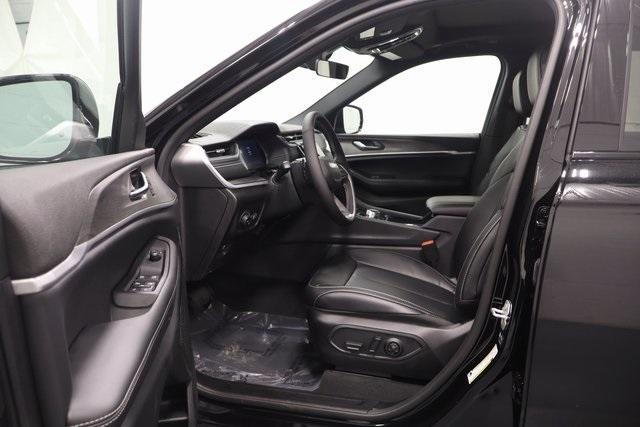 new 2025 Jeep Grand Cherokee car, priced at $42,182