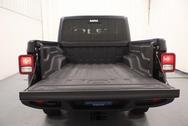 new 2025 Jeep Gladiator car, priced at $43,800