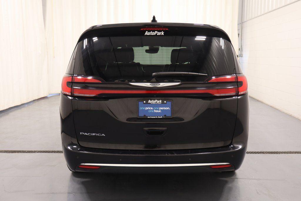 used 2025 Chrysler Pacifica car, priced at $28,995