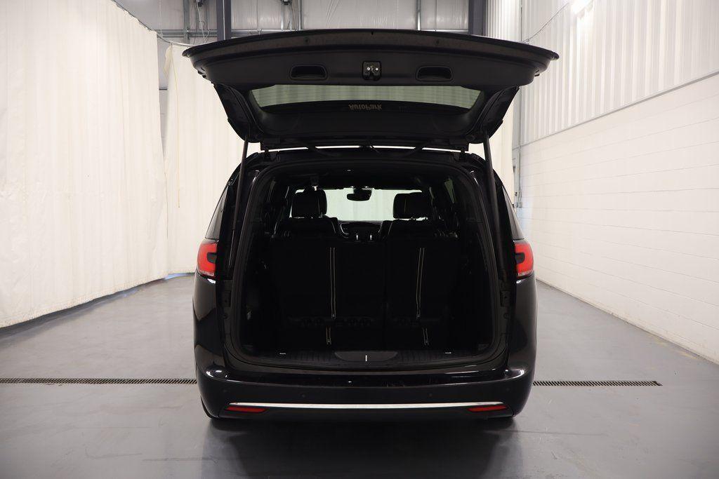 used 2025 Chrysler Pacifica car, priced at $28,995