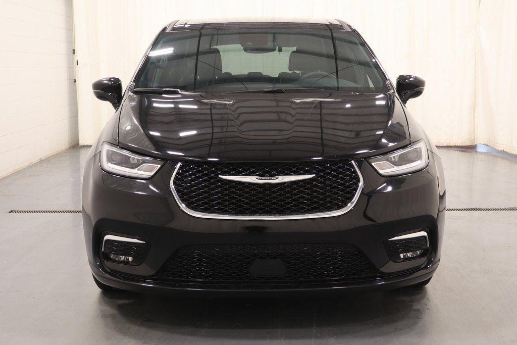 used 2025 Chrysler Pacifica car, priced at $28,995