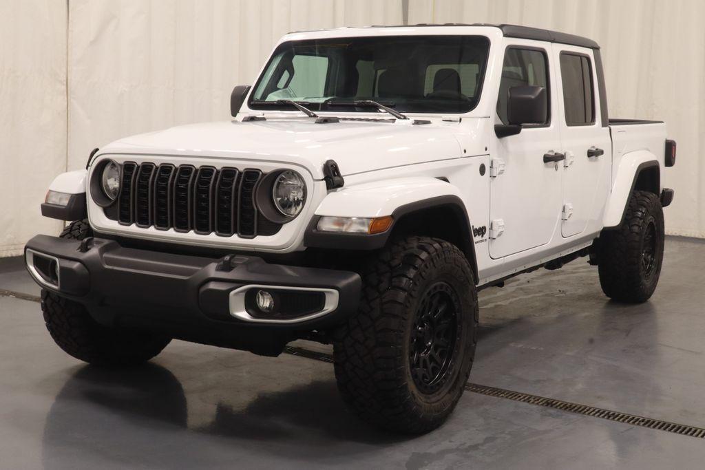 new 2025 Jeep Gladiator car, priced at $45,482