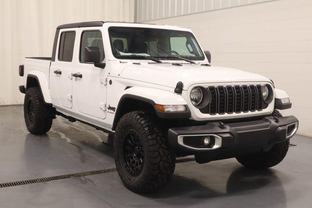 new 2025 Jeep Gladiator car, priced at $45,482
