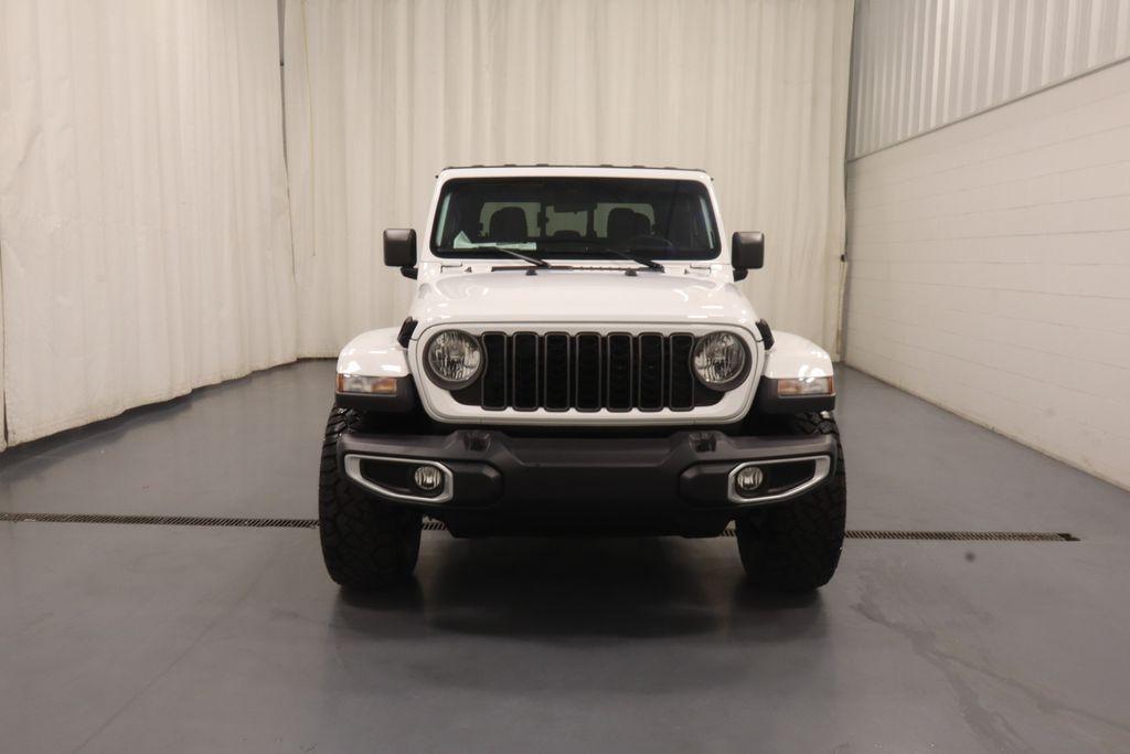 new 2025 Jeep Gladiator car, priced at $45,482