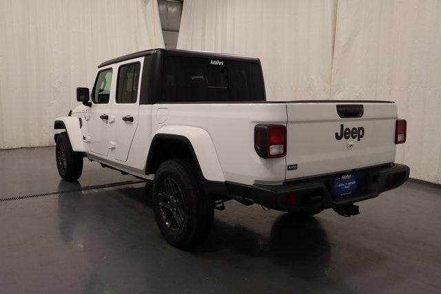 new 2025 Jeep Gladiator car, priced at $42,405