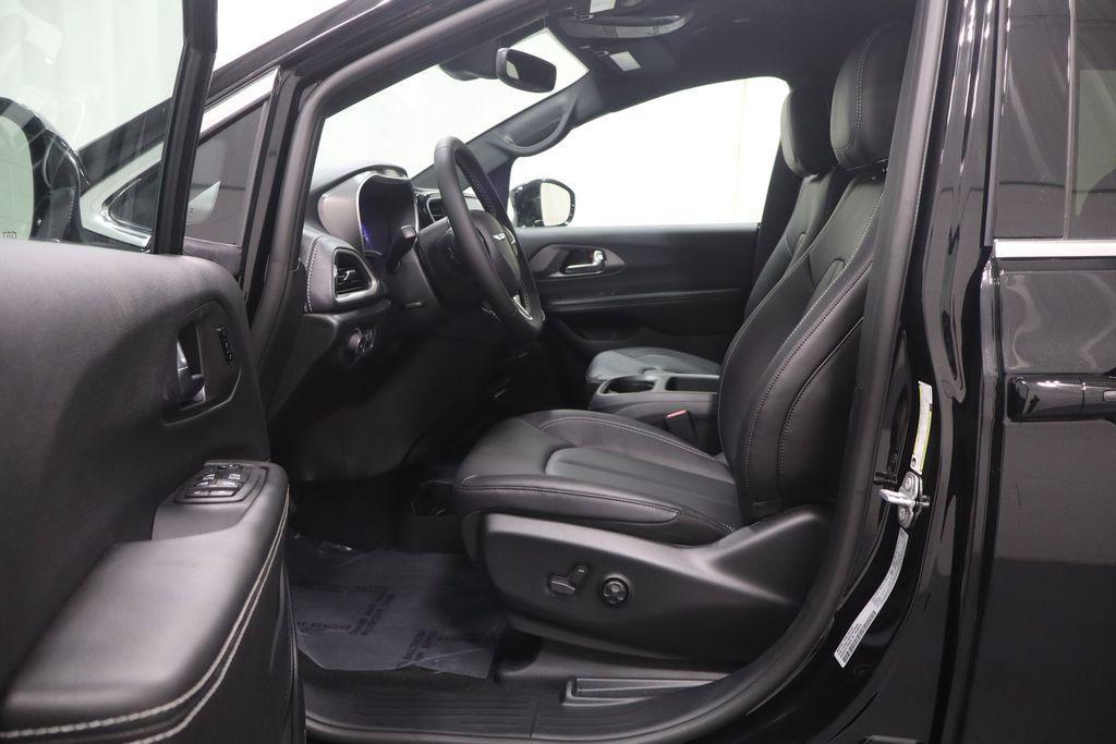 new 2026 Chrysler Pacifica car, priced at $40,432