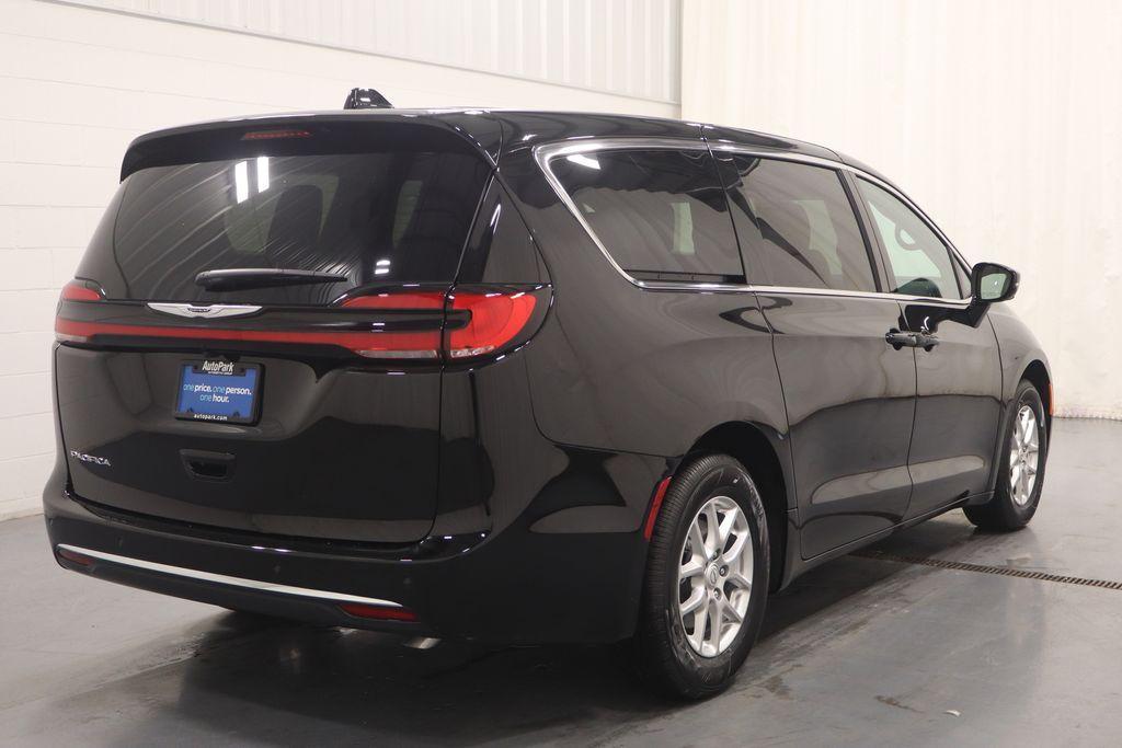new 2026 Chrysler Pacifica car, priced at $40,432
