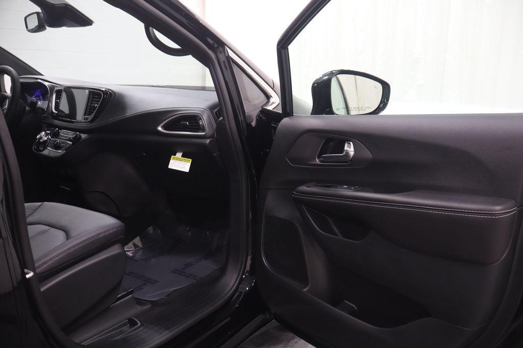 new 2026 Chrysler Pacifica car, priced at $40,432