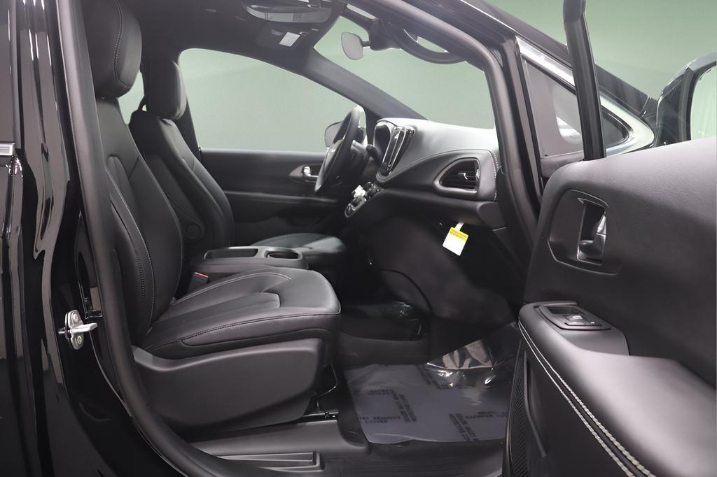 new 2026 Chrysler Pacifica car, priced at $39,504