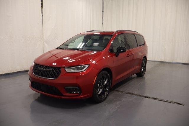 new 2026 Chrysler Pacifica car, priced at $46,905