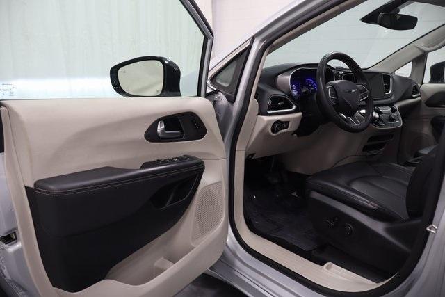 used 2024 Chrysler Pacifica car, priced at $27,995