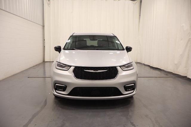 used 2024 Chrysler Pacifica car, priced at $27,995