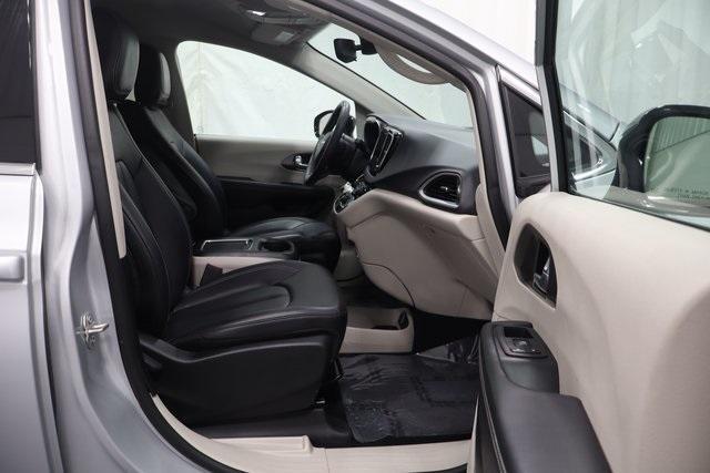 used 2024 Chrysler Pacifica car, priced at $27,995