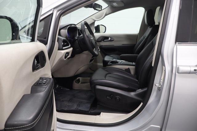 used 2024 Chrysler Pacifica car, priced at $27,995