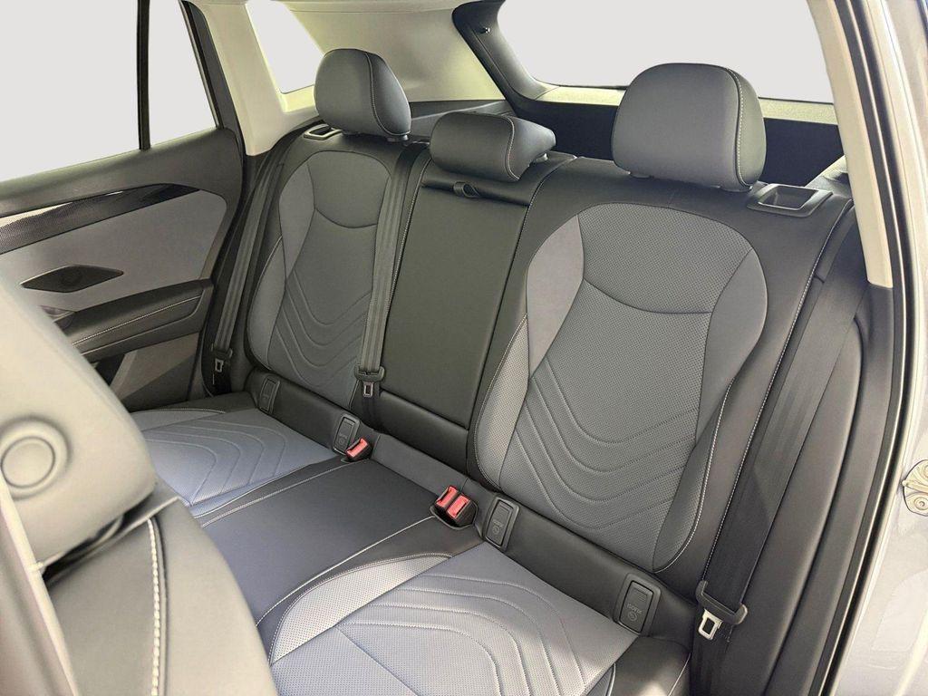 new 2025 Volkswagen Tiguan car, priced at $33,176