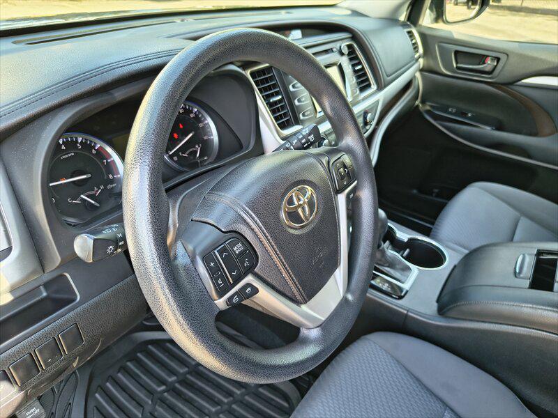 used 2014 Toyota Highlander car, priced at $17,499